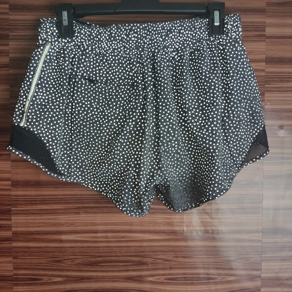 Lululemon Hotty Hot Shine Bright Shorts - LR 4” - Picture 5 of 7